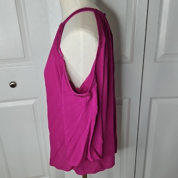 1. State Pink Pleated Cold Shoulder Relaxed Blouse Size M - Picture 4 of 8